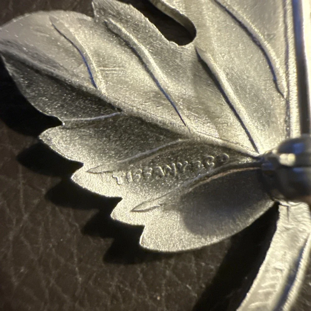 Vintage Authentic TIFFANY & CO 925 Sterling Silver Maple Leaf Brooch.  68